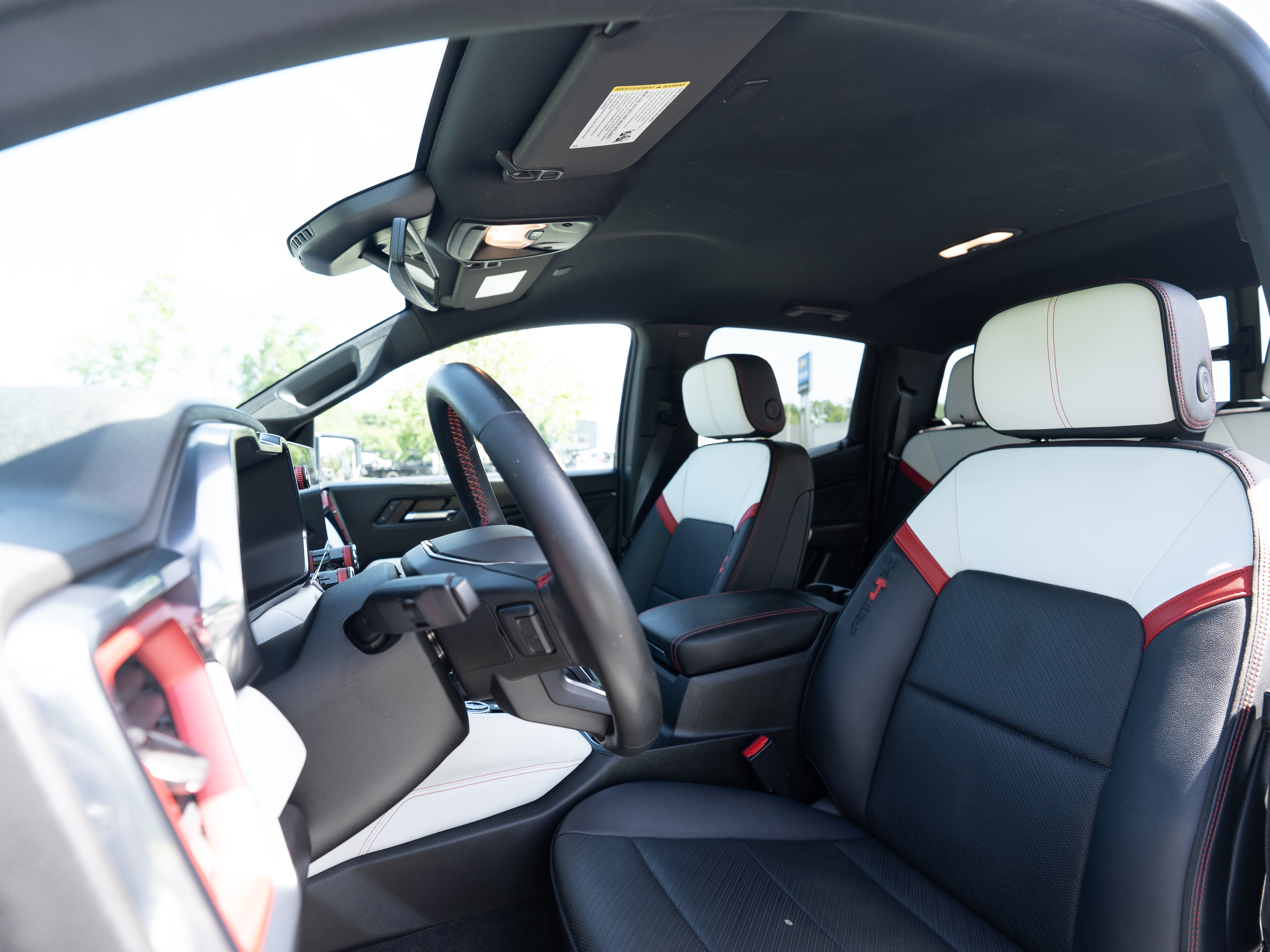 Used 2024 GMC Canyon AT4X AWD/4WD image 8