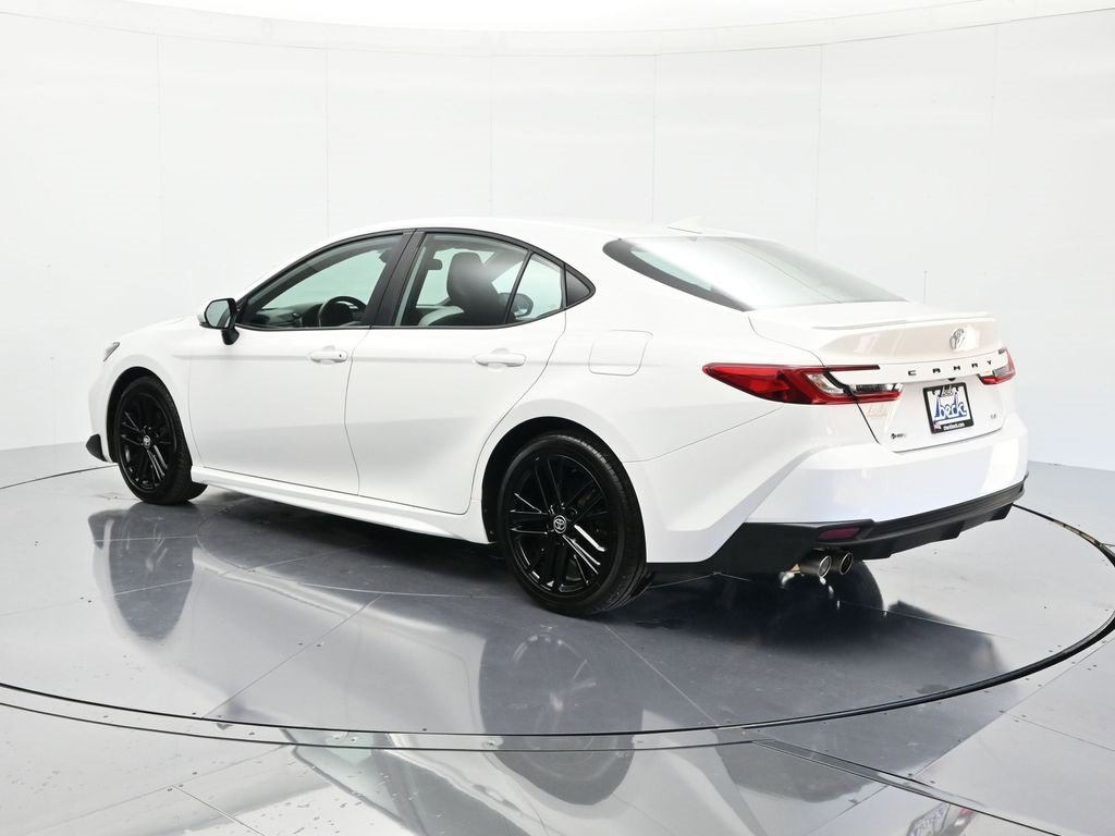 Used 2025 Toyota Camry SE image 7