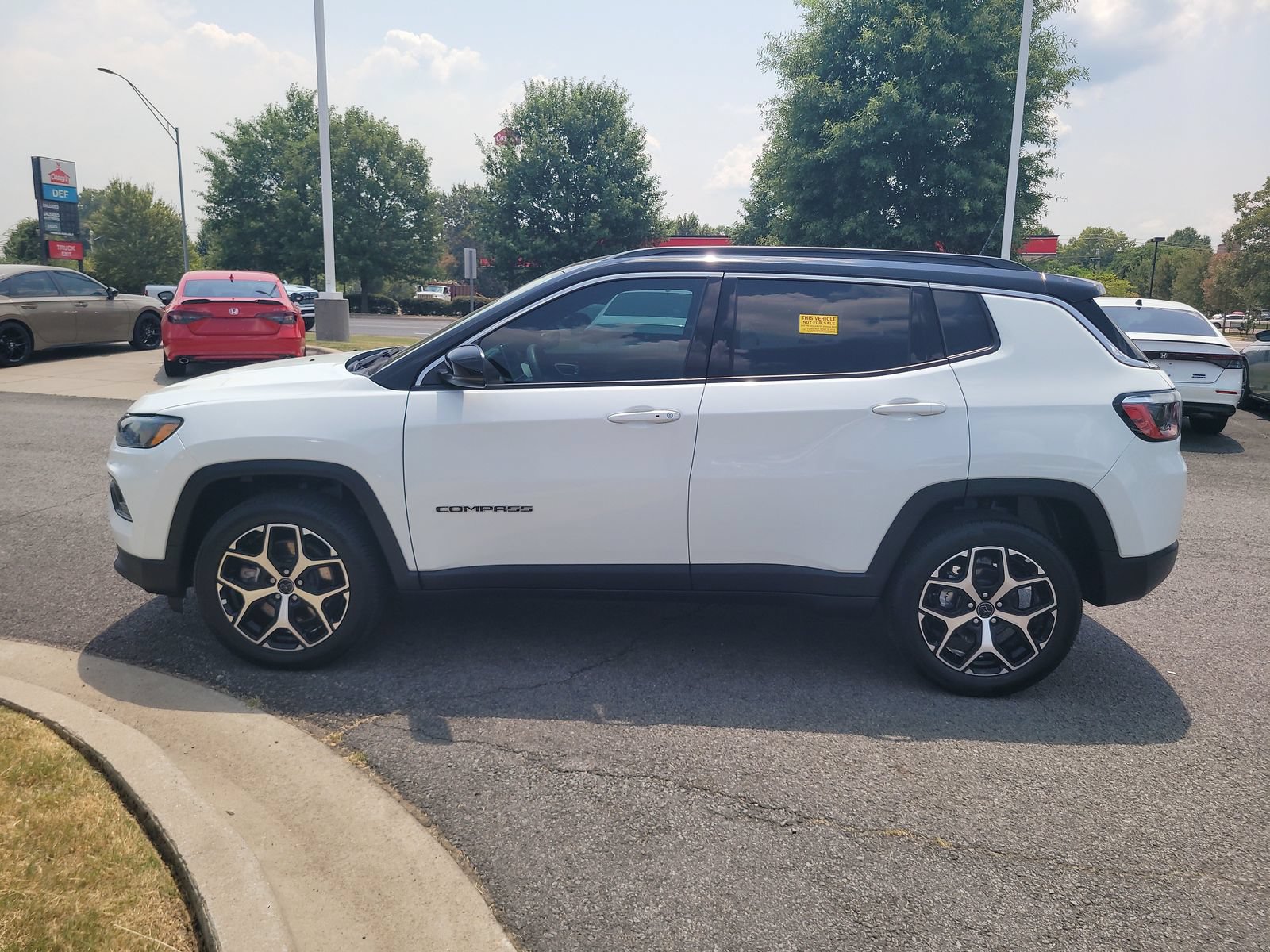 Used 2025 Jeep Compass Limited AWD/4WD image 6