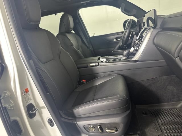 Used 2025 Lexus LX 700h Luxury w/ Appearance Package AWD/4WD image 28