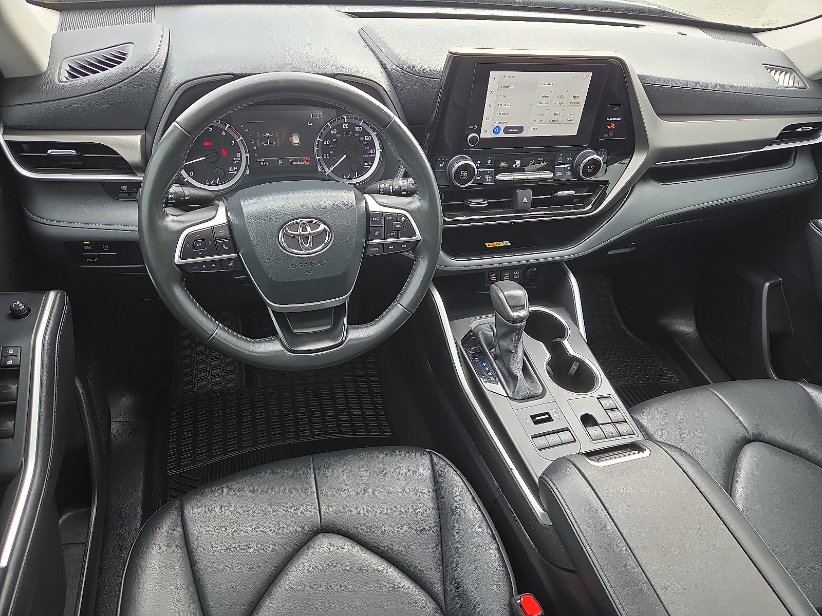 Used 2024 Toyota Highlander XLE AWD/4WD image 11