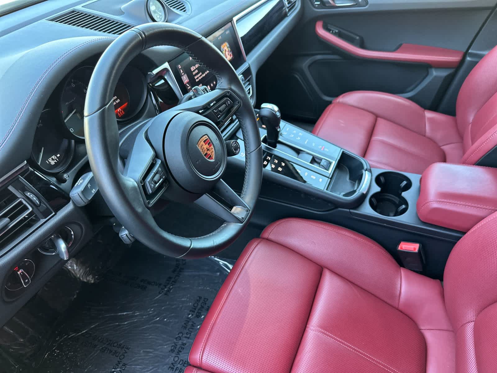 Certified 2023 Porsche Macan Turbo AWD/4WD image 4