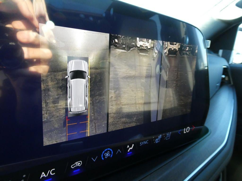 New 2026 Chevrolet Tahoe High Country AWD/4WD image 32
