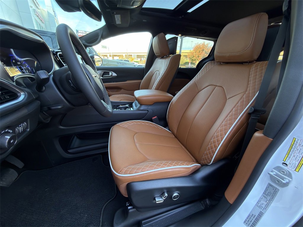 New 2026 Chrysler Pacifica Pinnacle image 18