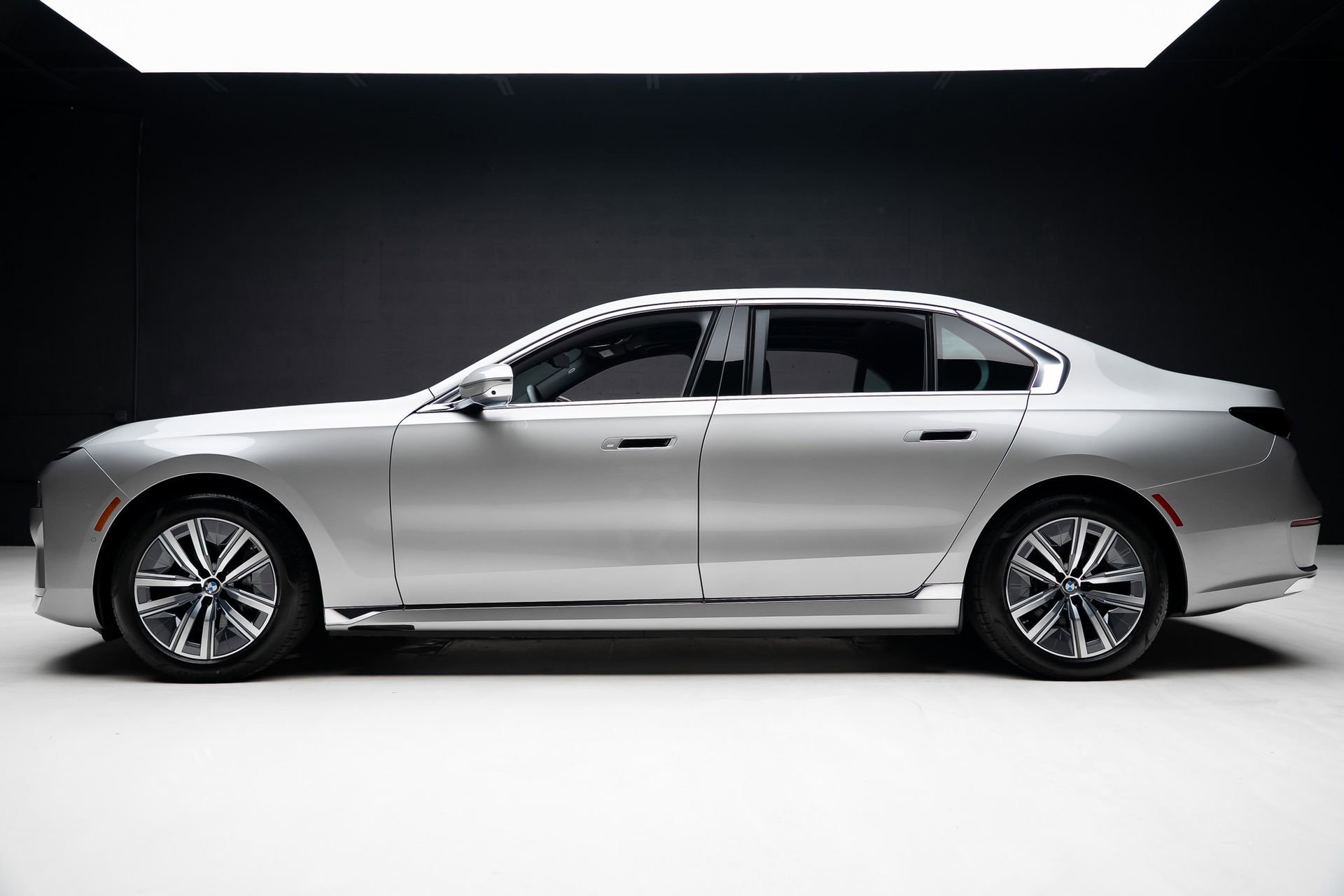 Used 2024 BMW i7 eDrive50 RWD image 18