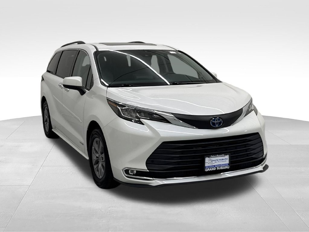 Used 2021 Toyota Sienna XLE w/ XLE Plus Package FWD image 8