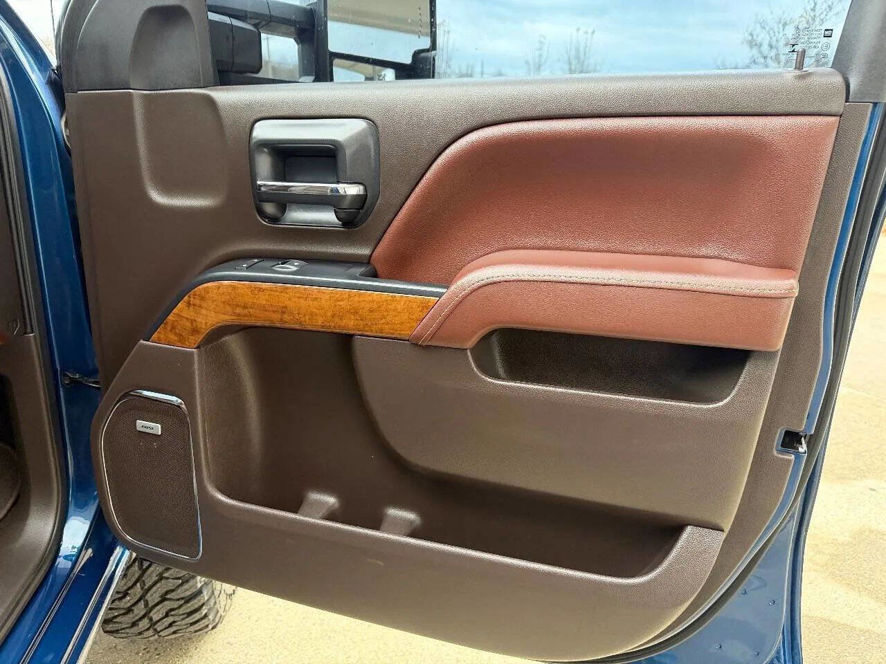 Used 2018 Chevrolet Silverado 2500 High Country w/ Duramax Plus Package image 18