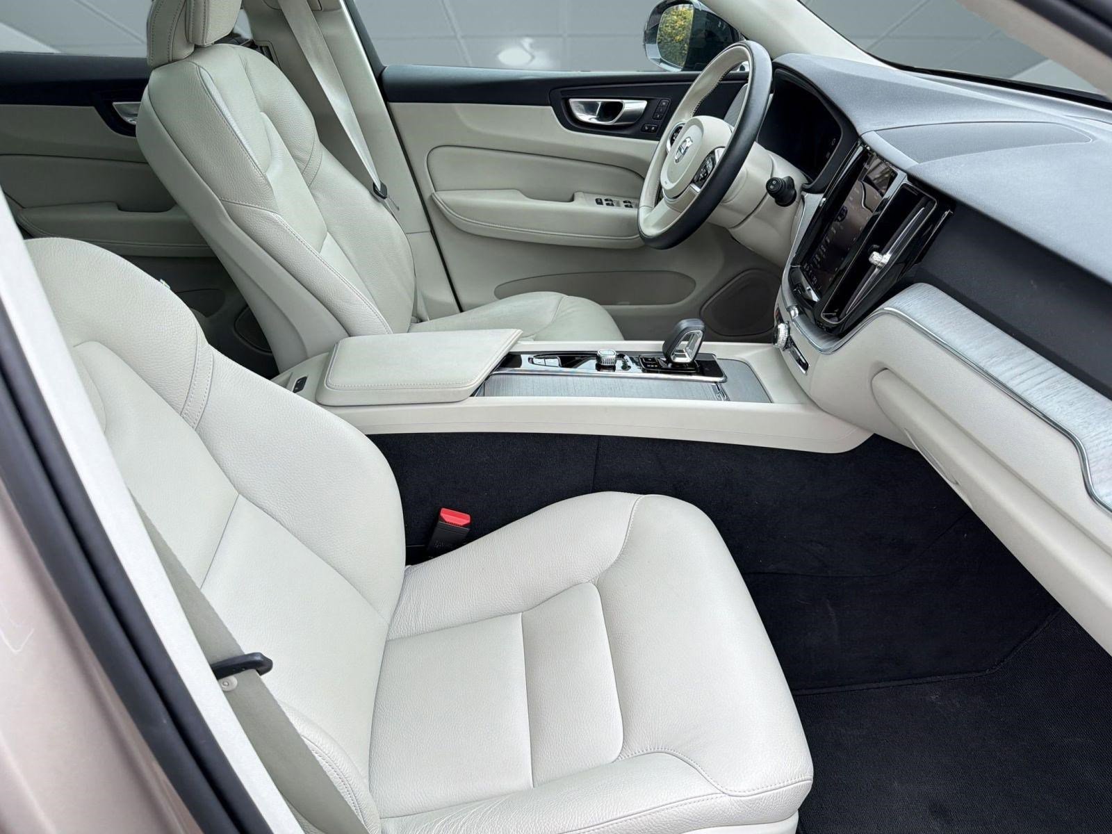 Certified 2024 Volvo XC60 B5 Plus w/ Climate Package image 30