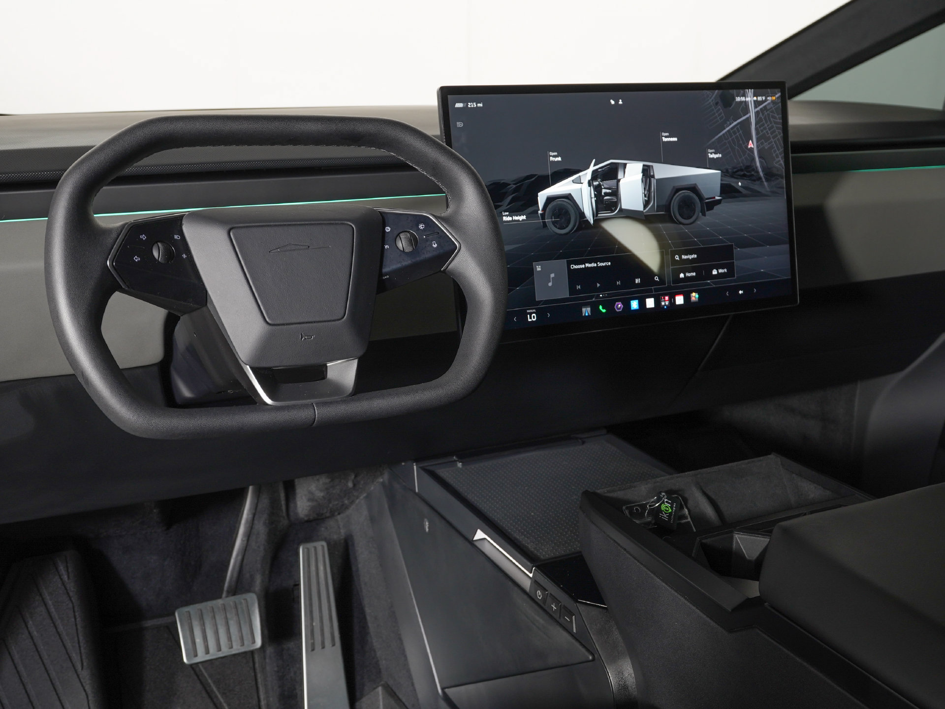 Used 2025 Tesla Cybertruck AWD Crew Cab image 16
