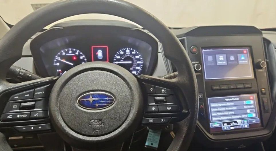 Used 2024 Subaru Crosstrek 2.0i image 2