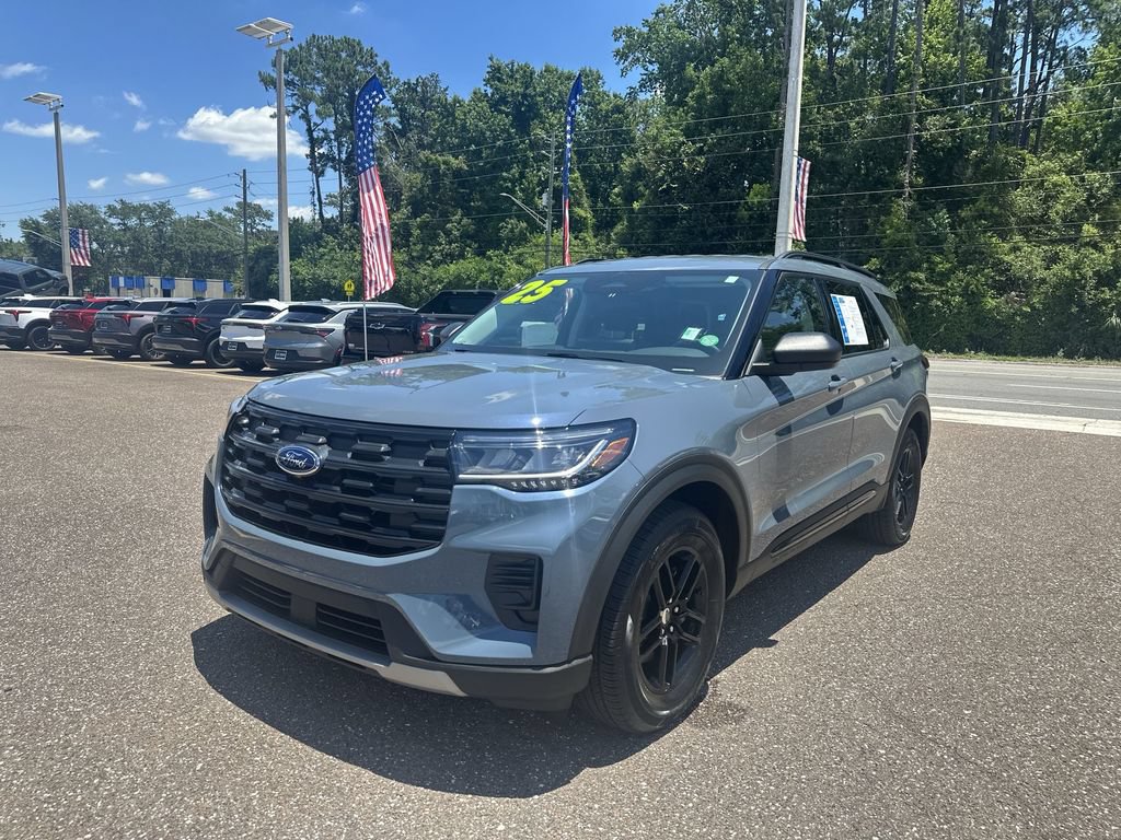 Used 2025 Ford Explorer Active RWD image 12