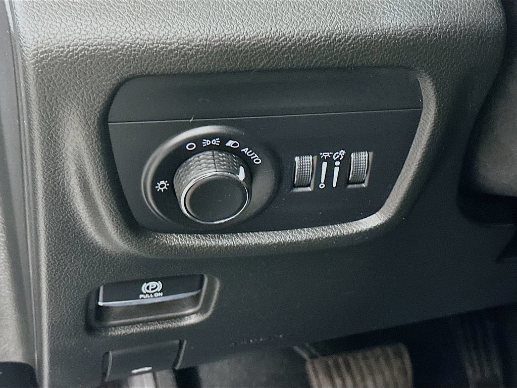 Certified 2023 Jeep Grand Cherokee Laredo w/ Luxury Tech Group I AWD/4WD image 18