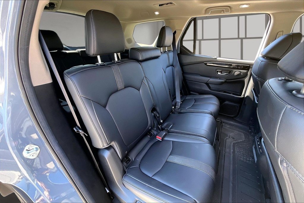 Used 2025 Honda Pilot Touring image 24
