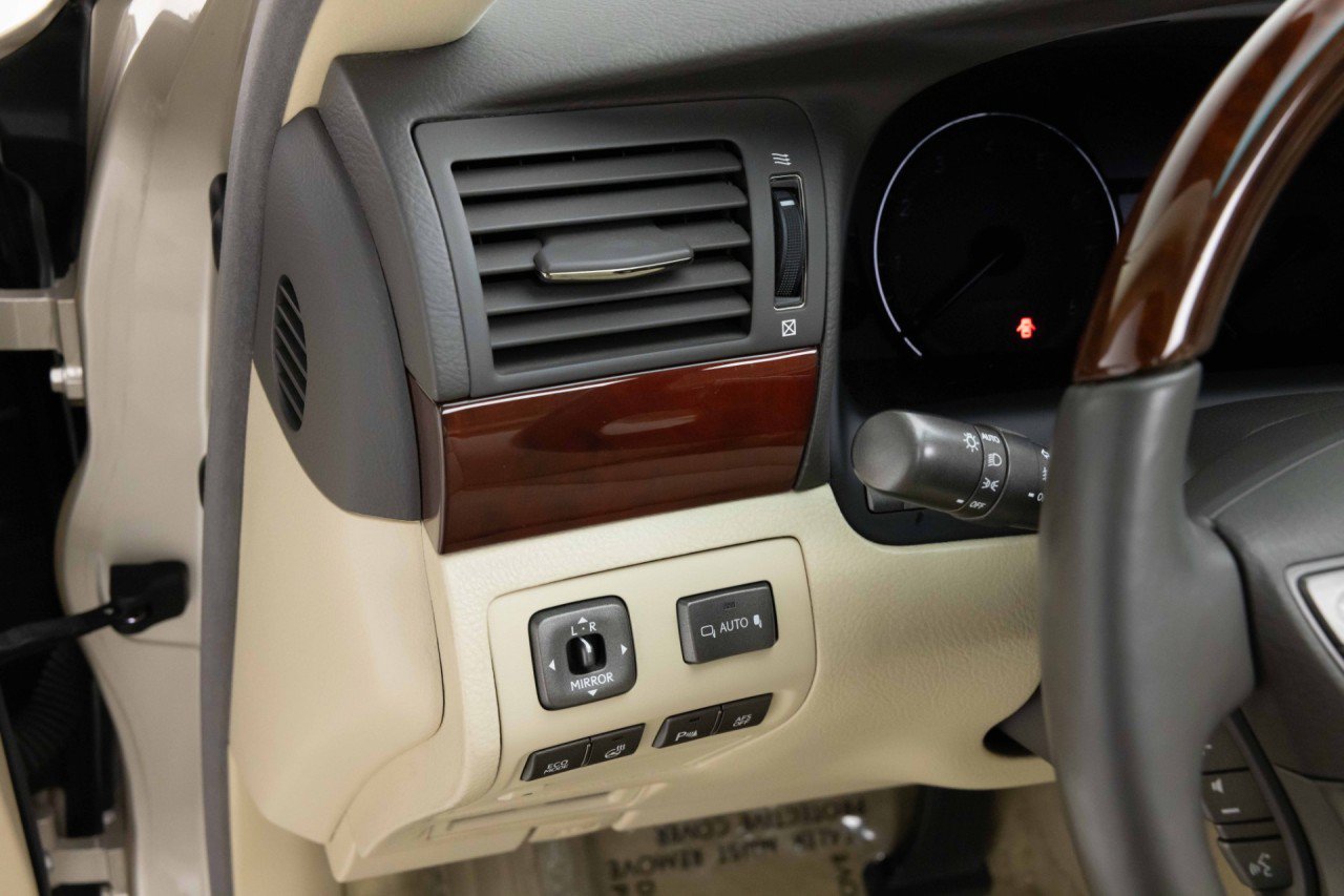 Used 2012 Lexus LS 460 w/ Luxury Value Edition RWD image 32