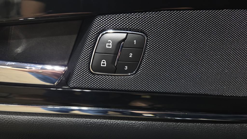 Used 2023 Lincoln Nautilus AWD image 9