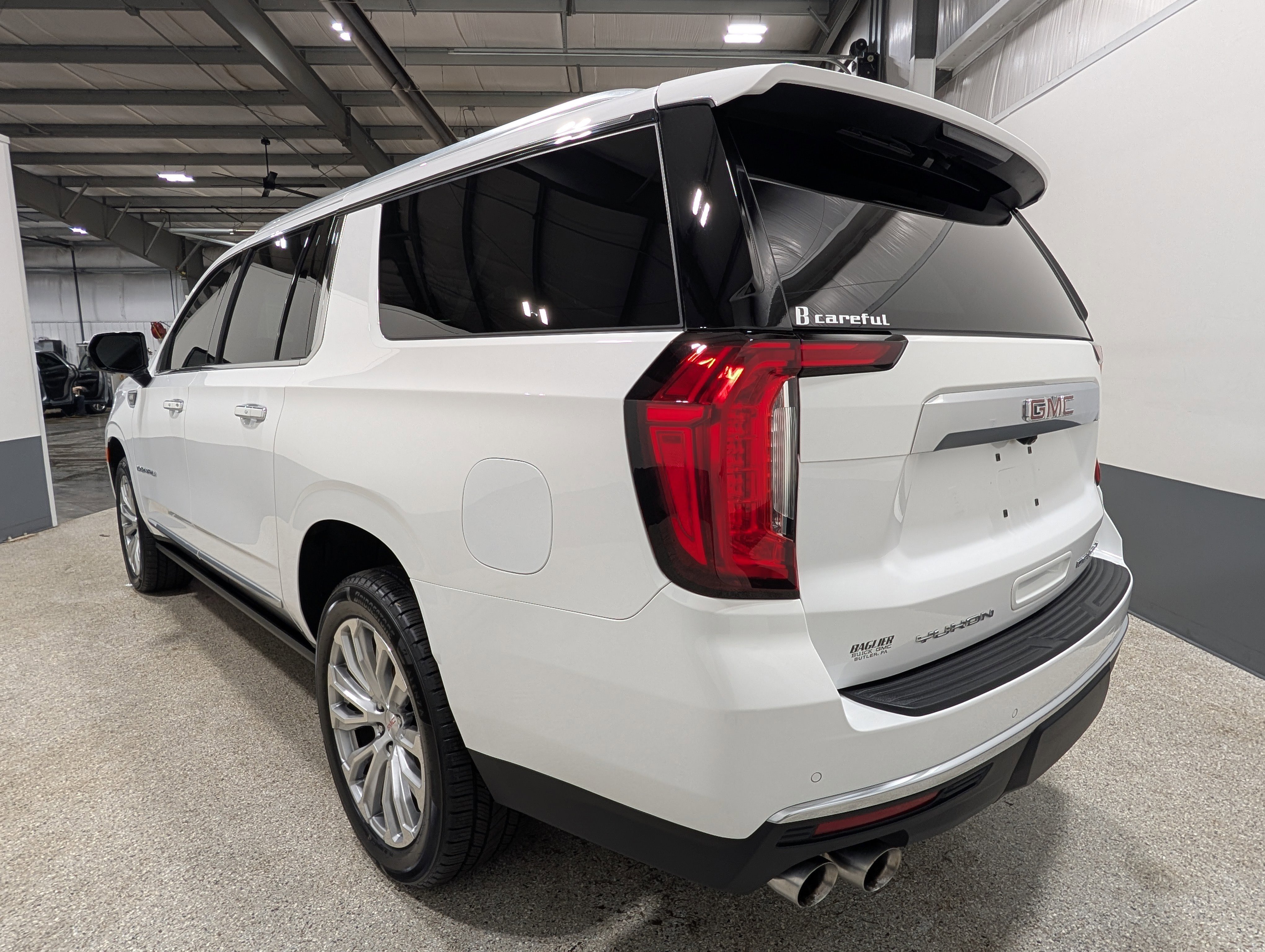 Used 2023 GMC Yukon XL Denali AWD/4WD image 4