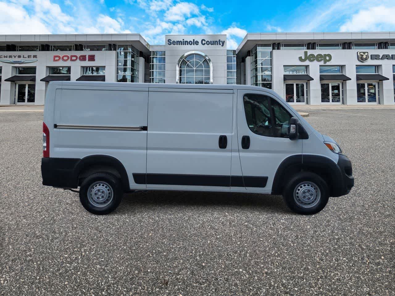 Used 2025 RAM ProMaster 2500 w/ Convenience Group FWD image 9