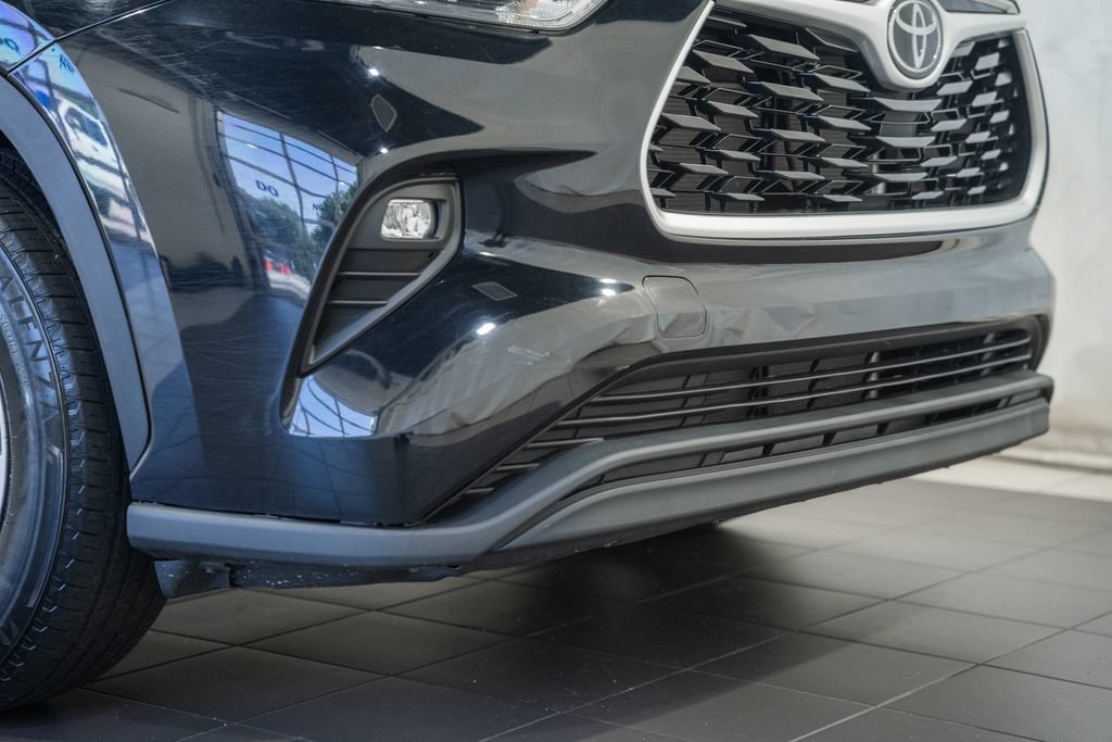 Used 2022 Toyota Highlander XLE AWD/4WD image 14