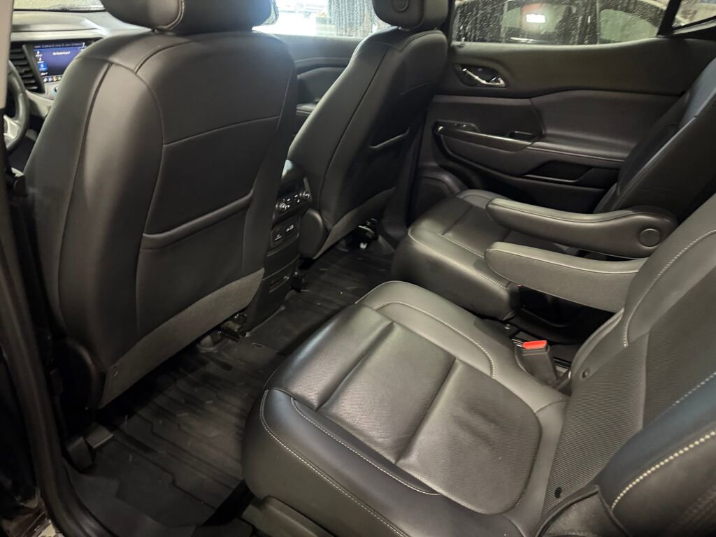 Used 2023 GMC Acadia SLT w/ Preferred Package image 15