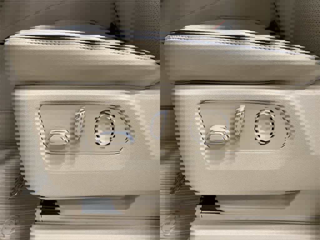 Used 2023 Cadillac Escalade Premium Luxury image 16