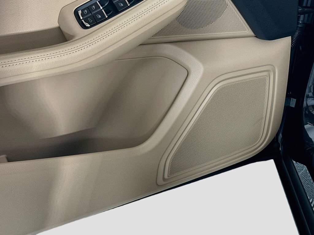 New 2026 Porsche Macan AWD/4WD image 21