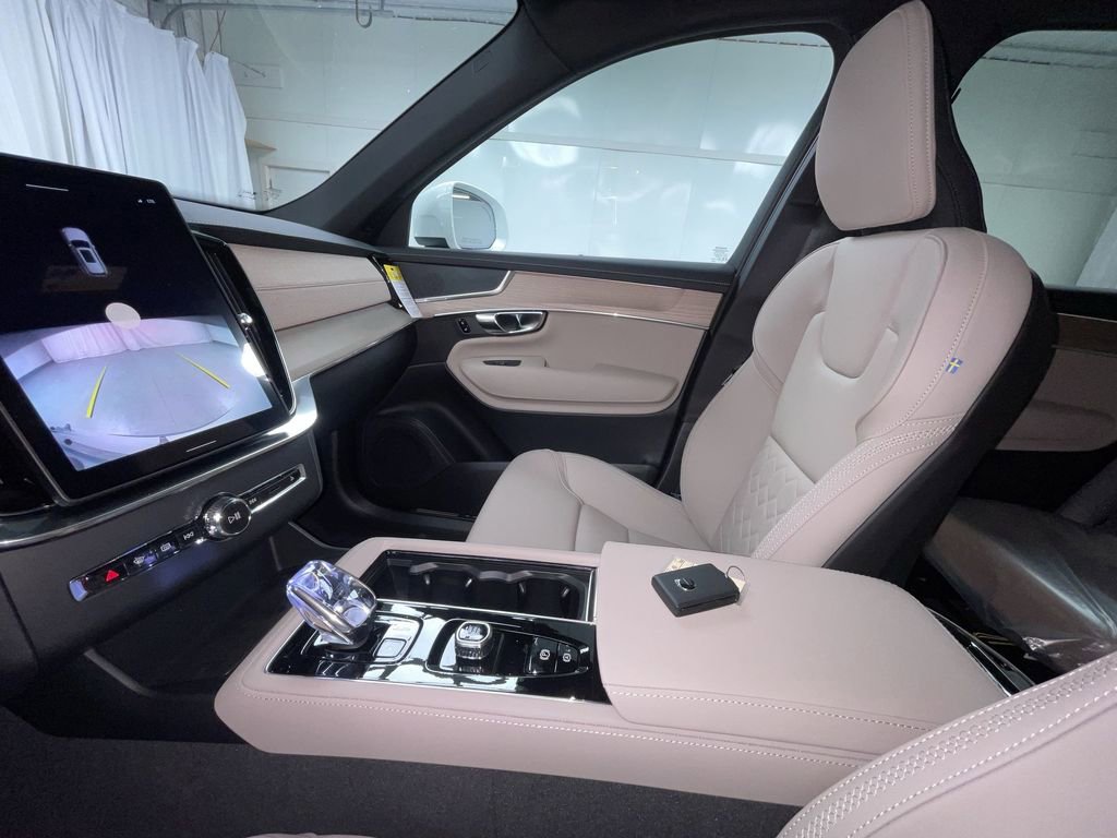 New 2026 Volvo XC90 B6 Core image 4