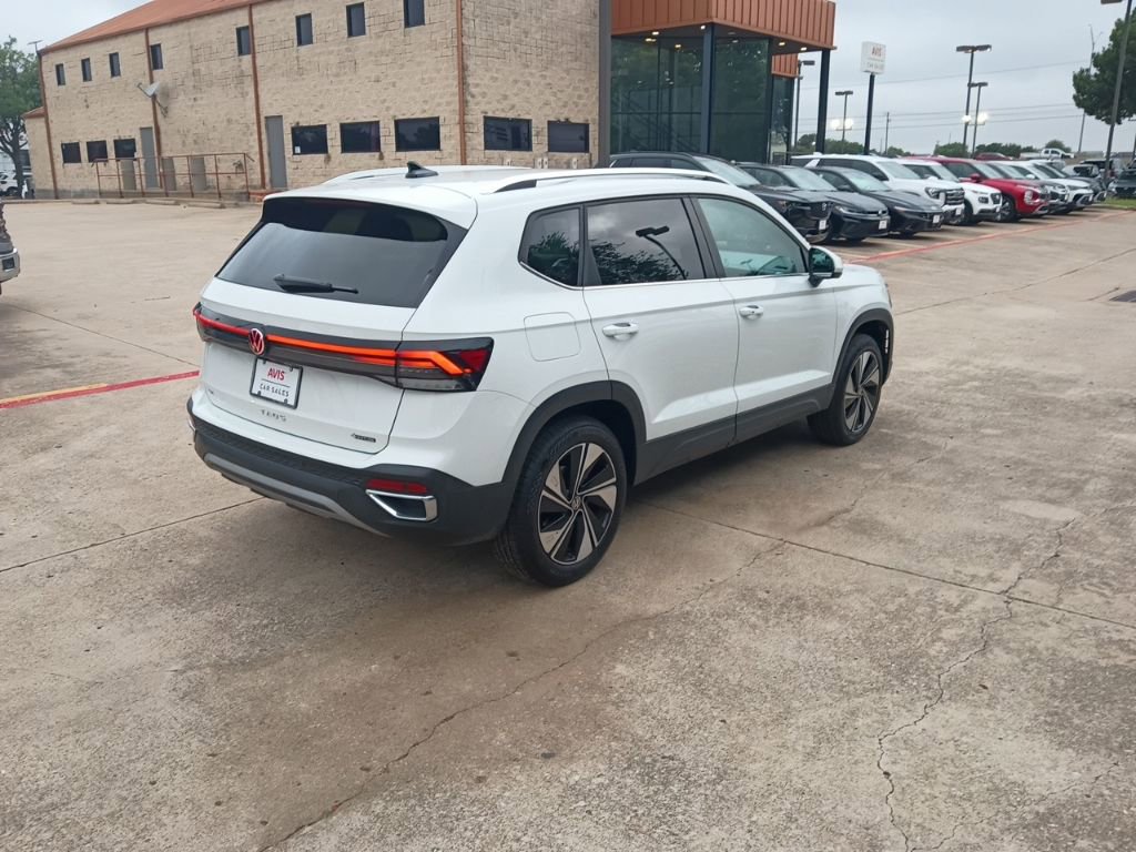 Used 2025 Volkswagen Taos SE AWD/4WD image 7