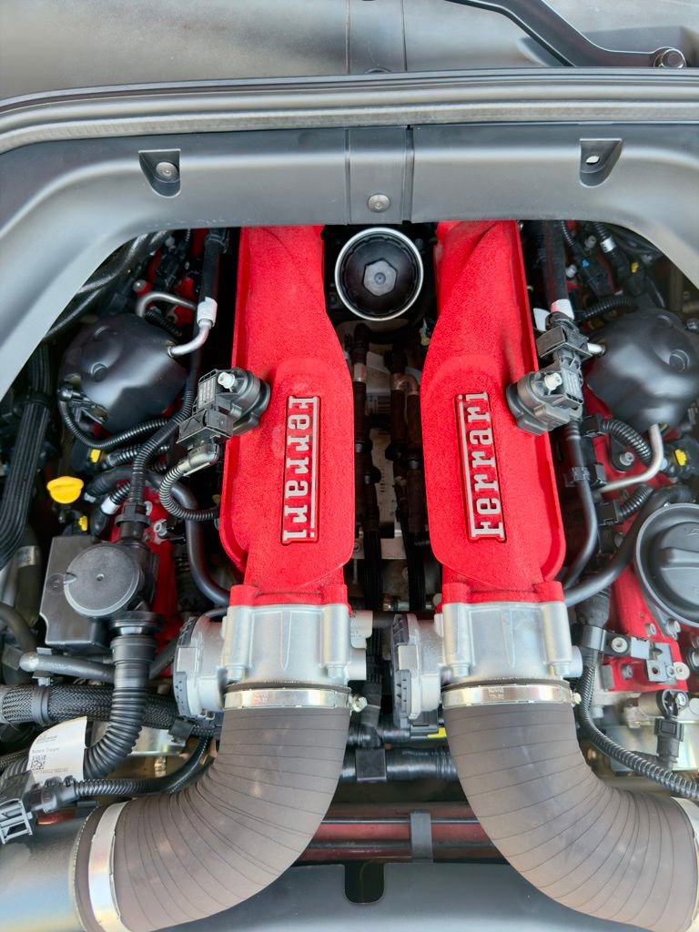 Used 2015 Ferrari California T RWD image 39