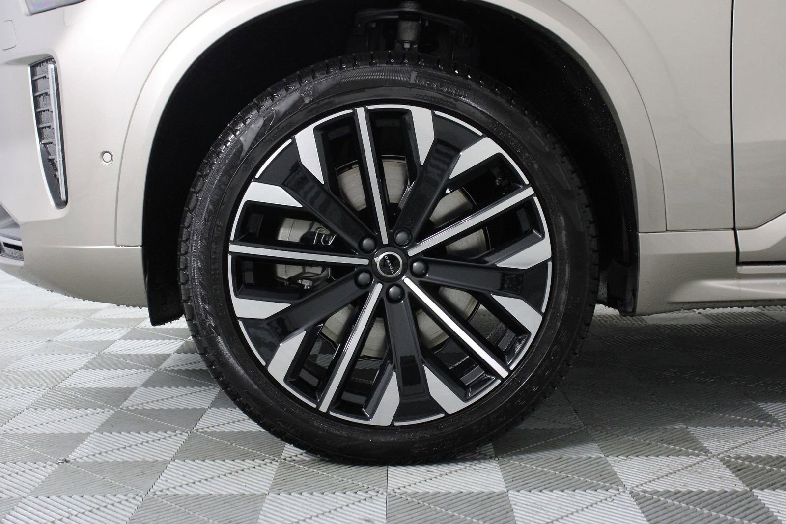 New 2026 Volvo XC90 T8 Plus w/ Protection Package Premier image 13