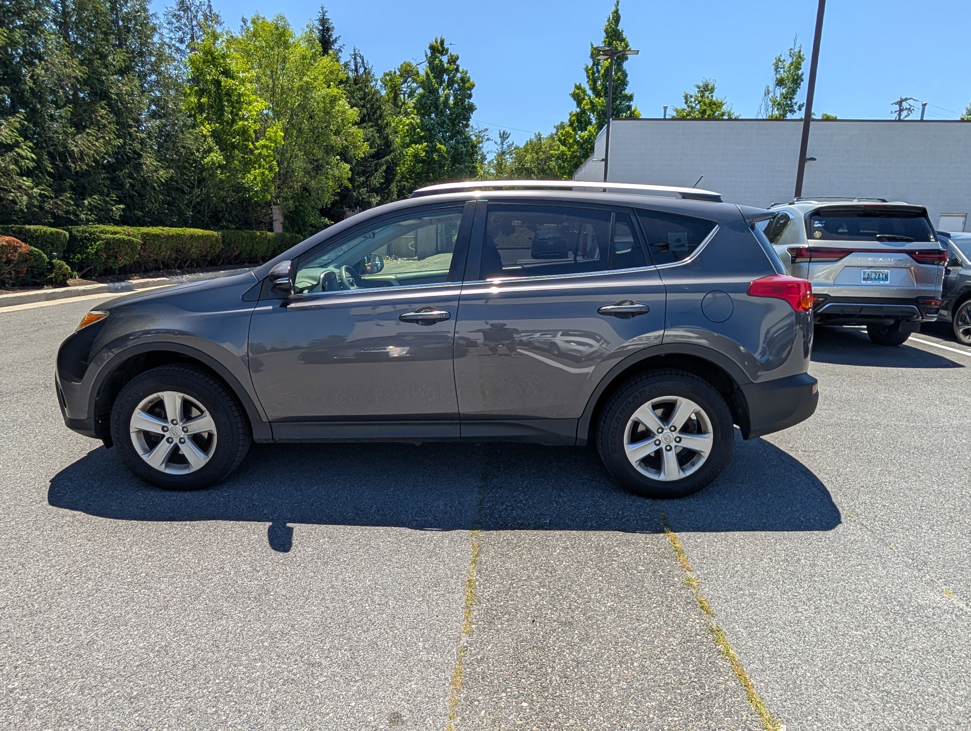 Used 2014 Toyota RAV4 XLE AWD/4WD image 6