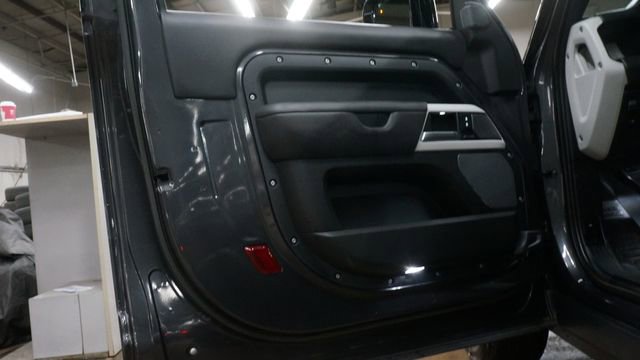 Used 2023 Land Rover Defender 90 S image 29