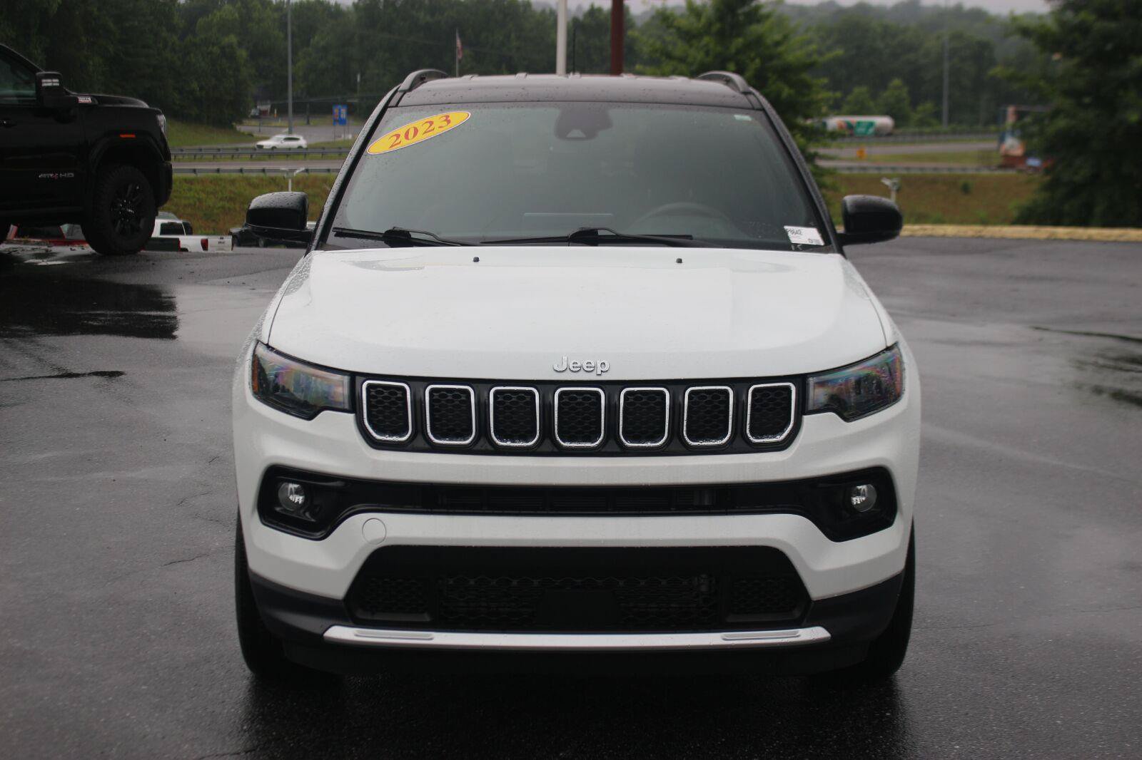 Used 2023 Jeep Compass Limited AWD/4WD image 2