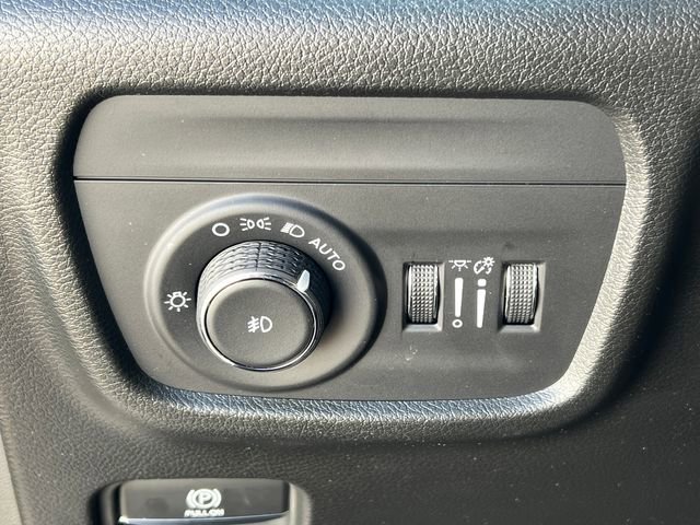 Used 2024 Jeep Grand Cherokee L Limited w/ Luxury Tech Group II image 23