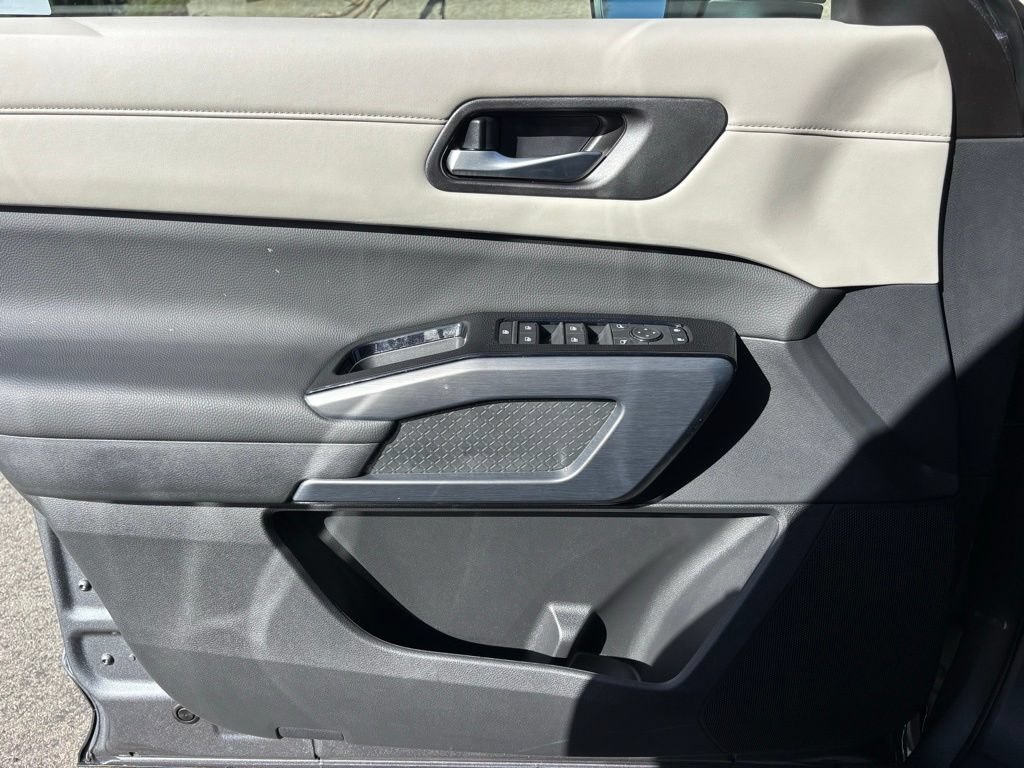 New 2025 Nissan Pathfinder SL FWD image 11