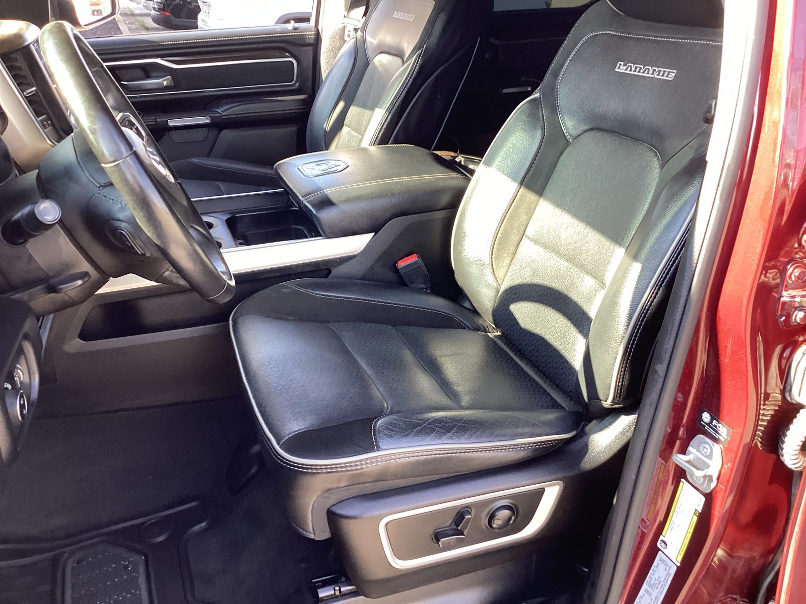 Used 2022 RAM 1500 Laramie AWD/4WD image 9