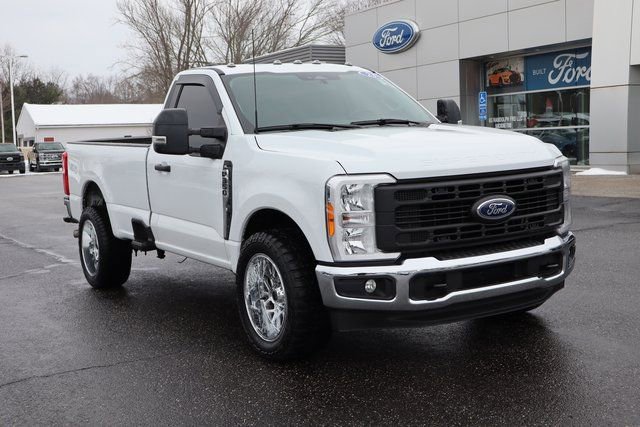 Used 2023 Ford F350 XL image 2