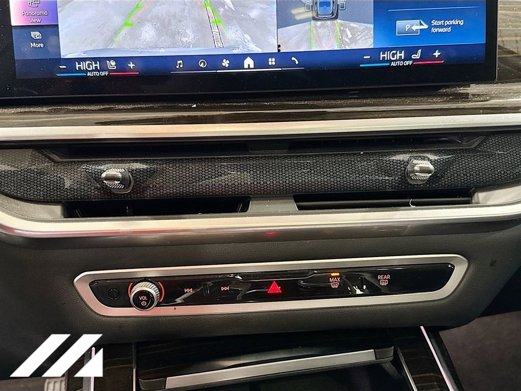 Used 2024 BMW X7 xDrive40i w/ Premium Package image 18