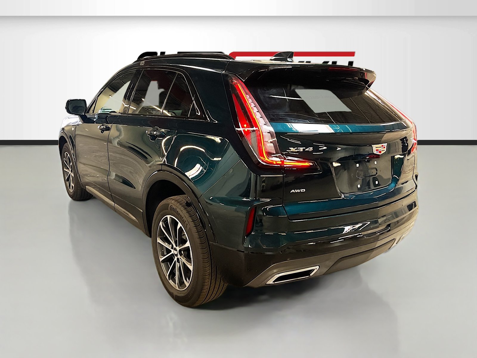 Used 2024 Cadillac XT4 Sport w/ Cold Weather Package AWD/4WD image 5