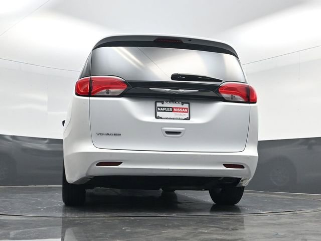 Used 2023 Chrysler Voyager LX image 47