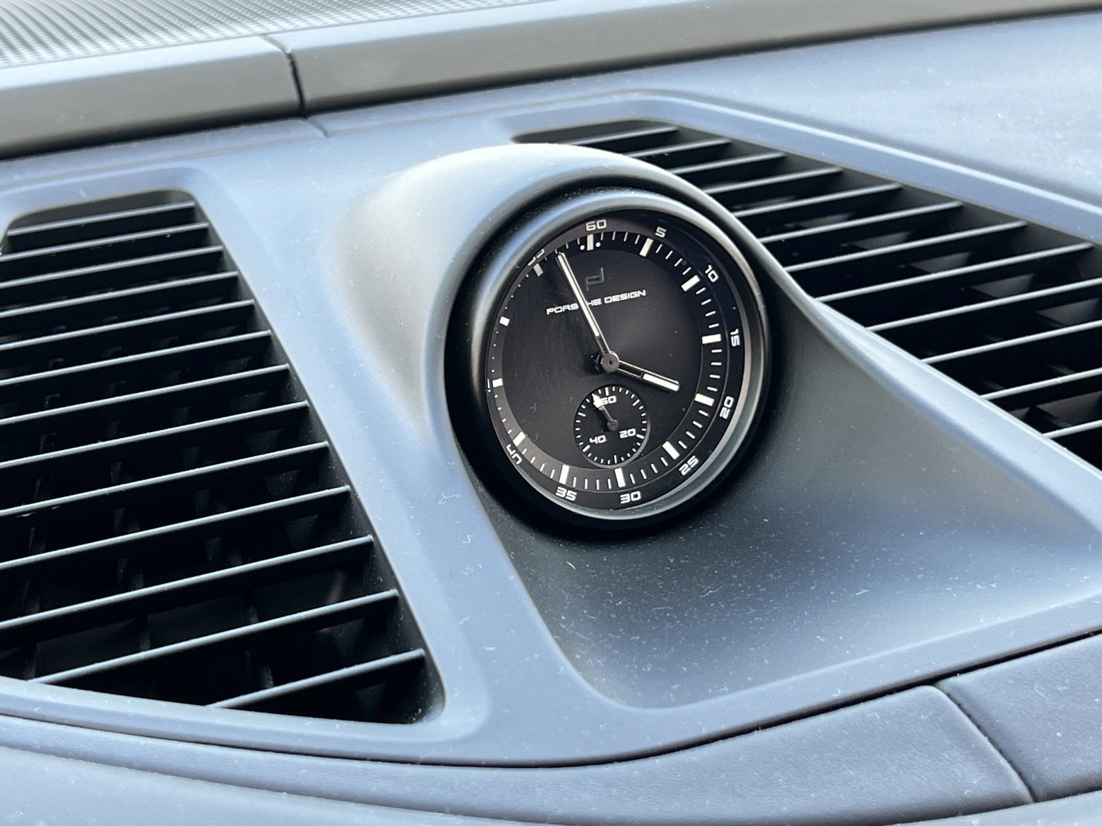 Certified 2025 Porsche Macan Turbo Electric image 24