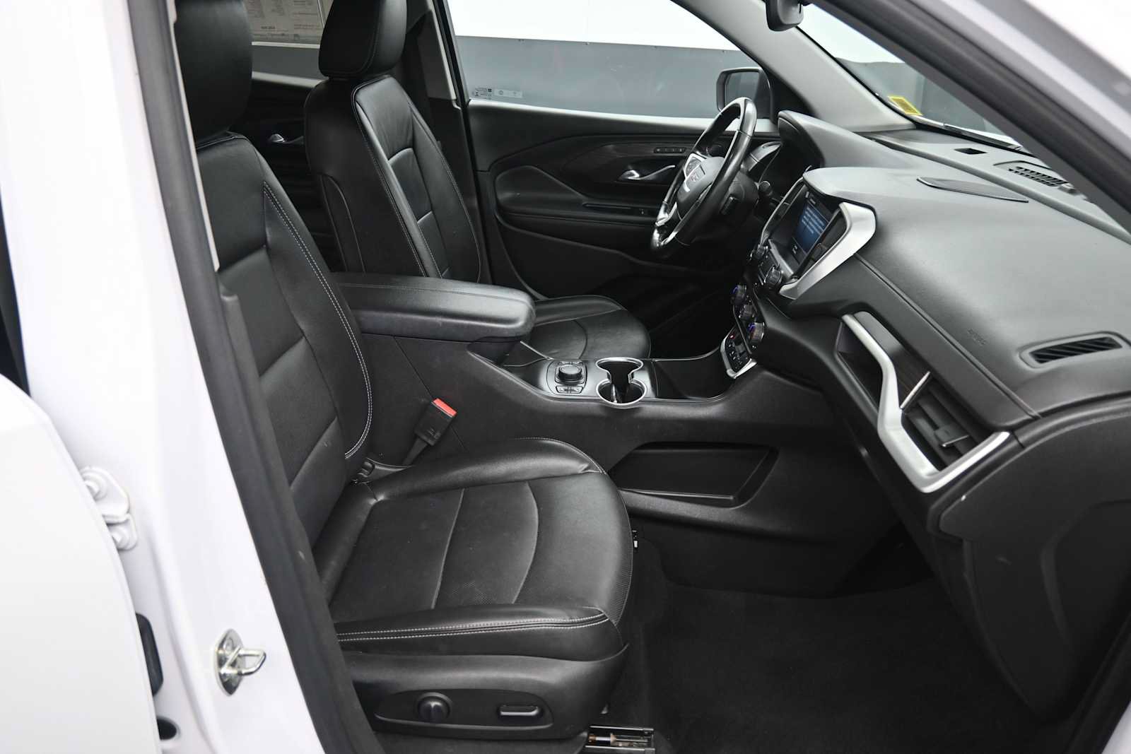 Used 2022 GMC Terrain SLT w/ Infotainment Package II AWD/4WD image 24