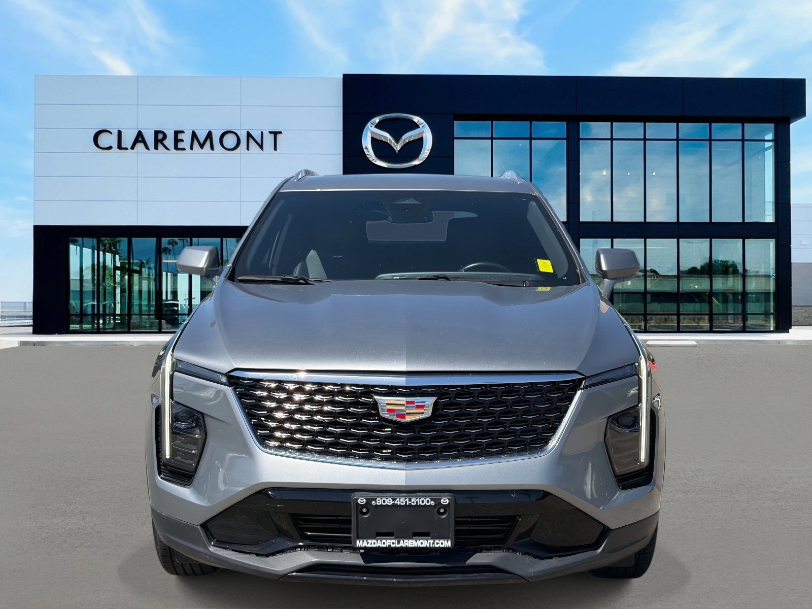 Used 2024 Cadillac XT4 Premium Luxury image 2