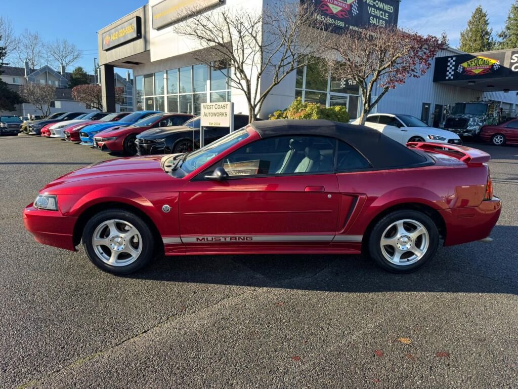 Used 2004 Ford Mustang Deluxe image 2
