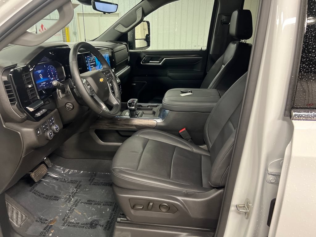 Certified 2025 Chevrolet Silverado 1500 LTZ w/ Technology Package AWD/4WD image 13