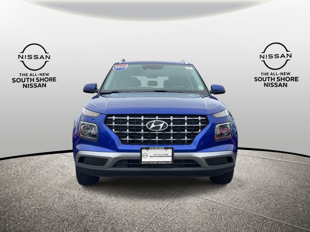 Used 2023 Hyundai Venue SEL w/ Cargo Package FWD image 2