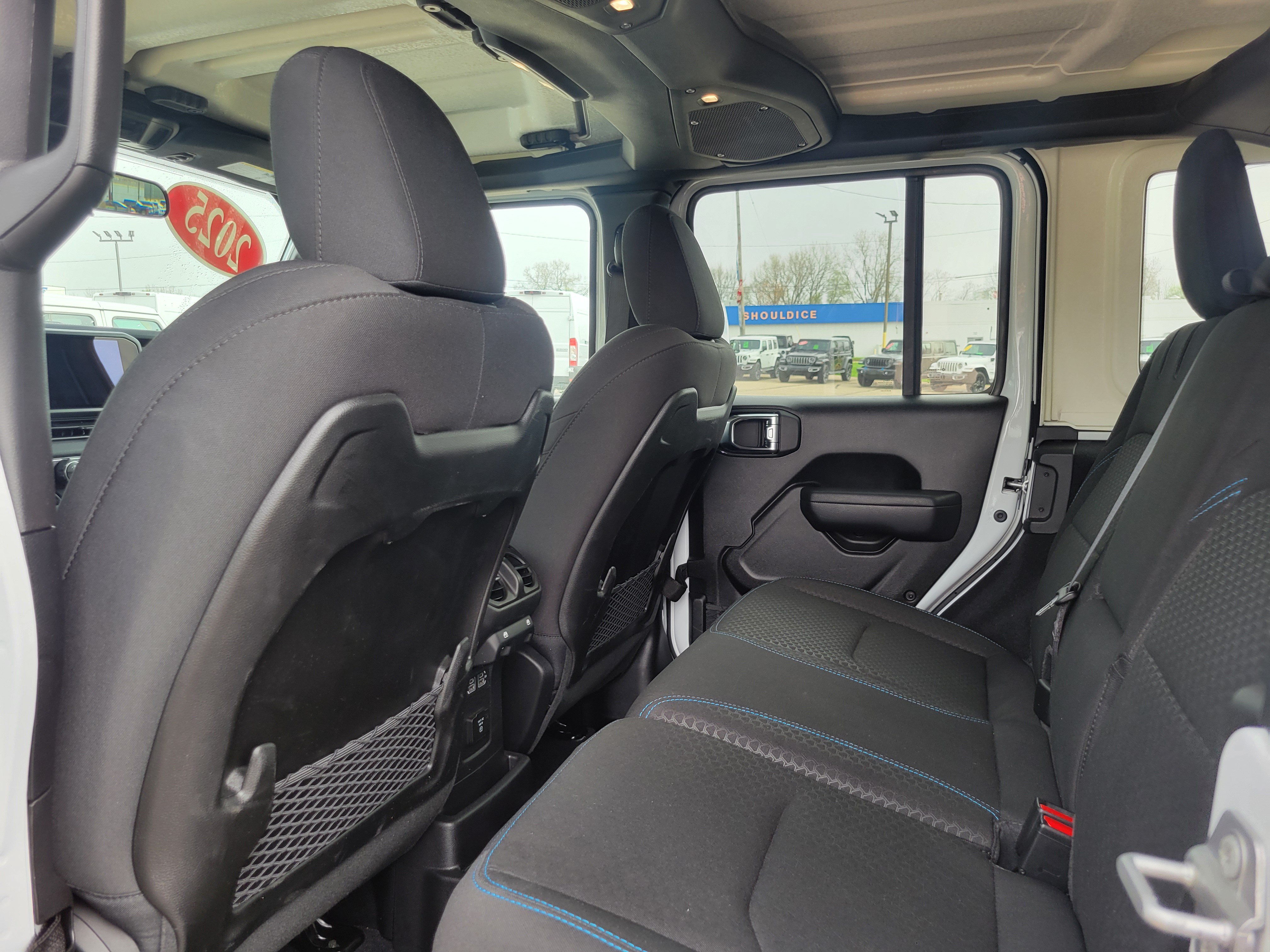 Used 2025 Jeep Wrangler Unlimited Rubicon 4xe w/ Convenience Group AWD/4WD image 18