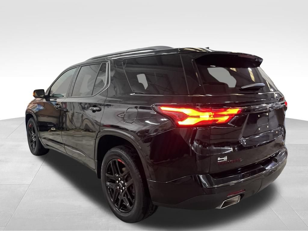Used 2023 Chevrolet Traverse Premier w/ Redline Edition FWD image 3