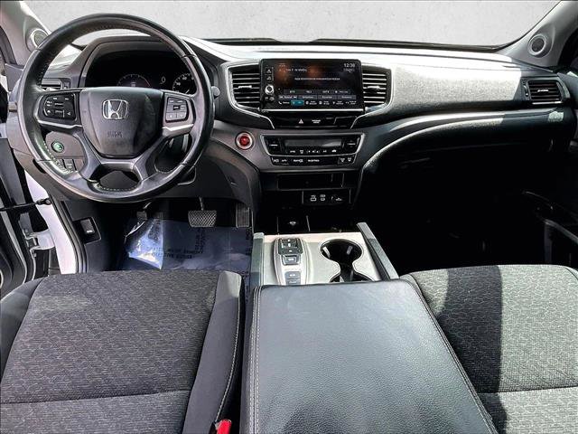 Used 2025 Honda Ridgeline Sport image 16