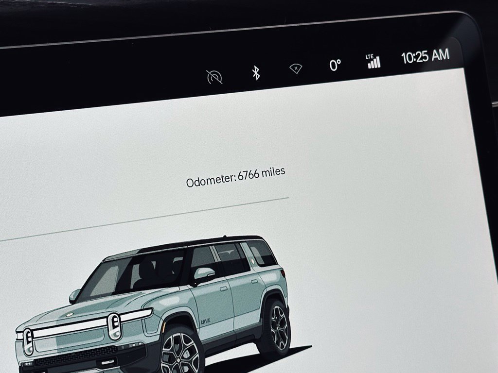 Used 2024 Rivian R1S Adventure Dual AWD/4WD image 37