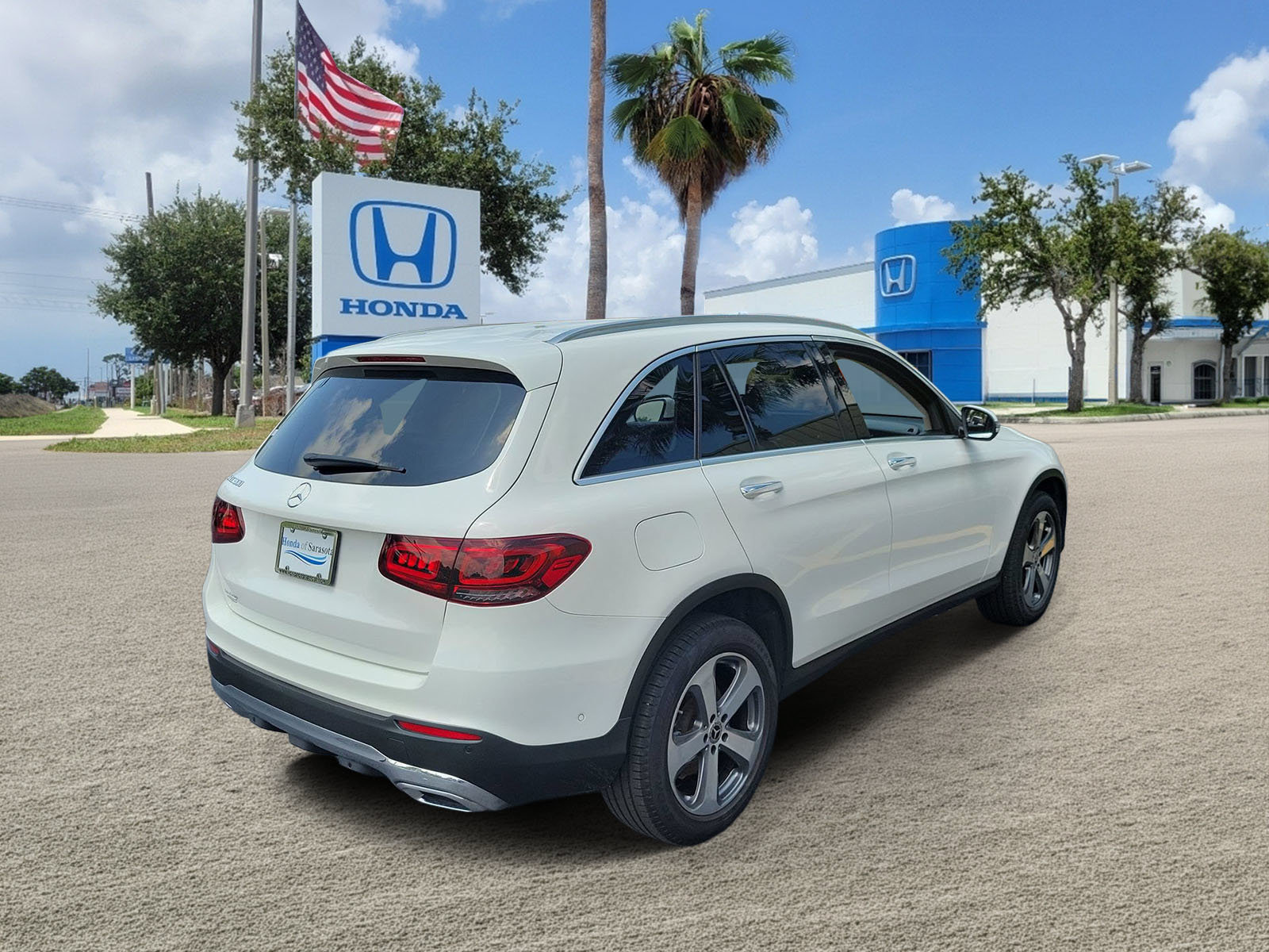 Used 2022 Mercedes-Benz GLC 300 w/ Premium Package Lite image 5